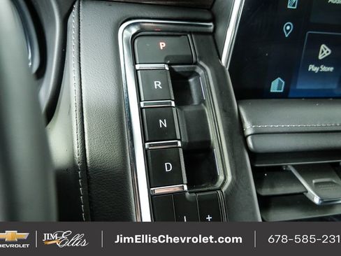 Used 2024 Chevrolet Suburban LT image 18