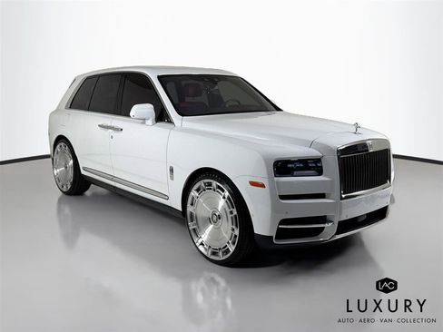 Used 2020 Rolls-Royce Cullinan image 3