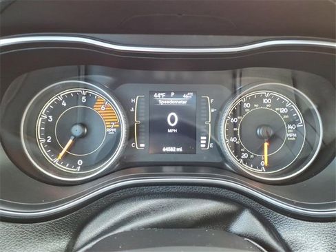 Used 2019 Jeep Cherokee Latitude Plus w/ Comfort/Convenience Group image 16