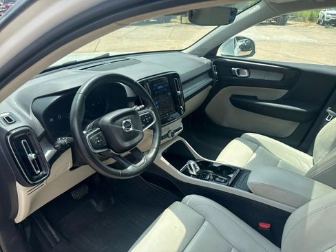 Used 2024 Volvo XC40 B5 Plus AWD/4WD image 15