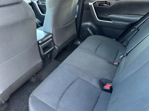 Used 2021 Toyota RAV4 LE image 11