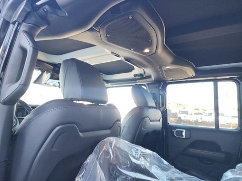 New 2026 Jeep Gladiator Sport AWD/4WD image 17