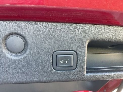 Used 2023 Chevrolet Equinox LT image 8