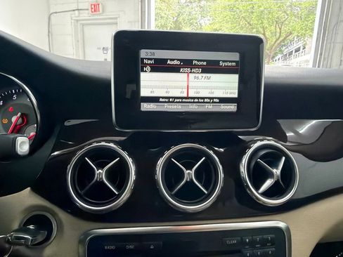 Used 2015 Mercedes-Benz GLA 250 image 29
