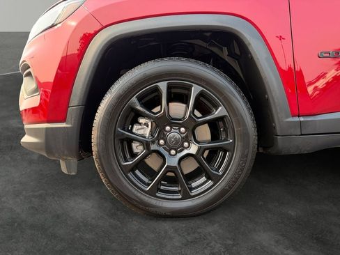 Used 2025 Jeep Compass Latitude w/ Altitude Special Edition AWD/4WD image 4