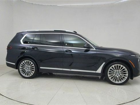 Used 2025 BMW X7 xDrive40i w/ Executive Package image 68