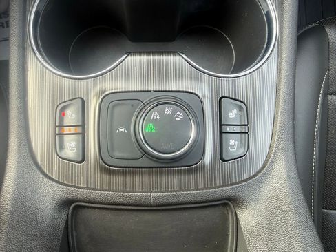 Used 2022 GMC Acadia SLT w/ Elevation Edition AWD/4WD image 26