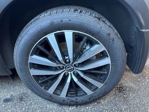 Used 2024 Nissan Pathfinder Platinum image 7