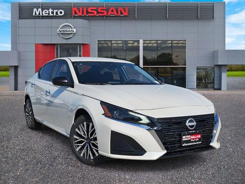 New 2025 Nissan Altima 2.5 SV image 1