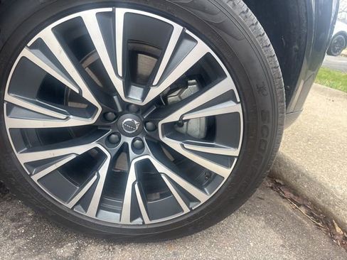 Used 2022 Volvo XC90 T5 Momentum w/ Climate Package image 5