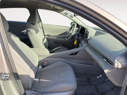 Certified 2023 Hyundai Elantra SE image 19