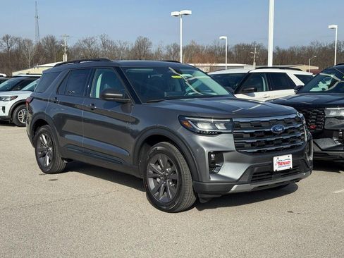 New 2026 Ford Explorer Active w/ Active Comfort Package image 2