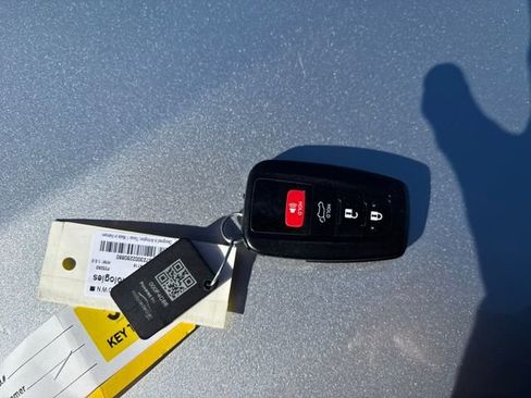 Used 2022 Toyota Highlander XLE image 31