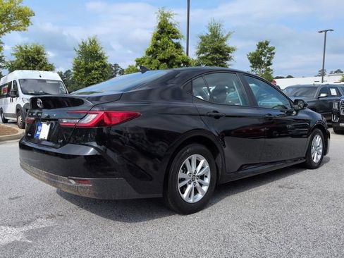 Used 2025 Toyota Camry LE FWD image 4
