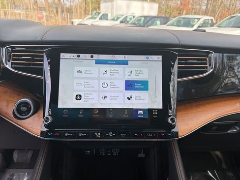 Used 2024 Jeep Grand Wagoneer L Series III image 18