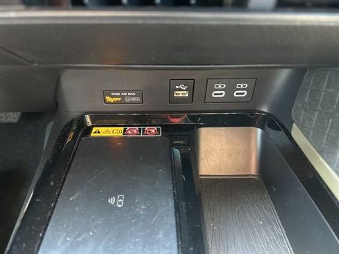 Used 2025 Toyota Camry XLE w/ Premium Plus Package image 18