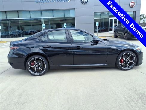 New 2025 Alfa Romeo Giulia Veloce w/ Veloce Package Rwd image 5
