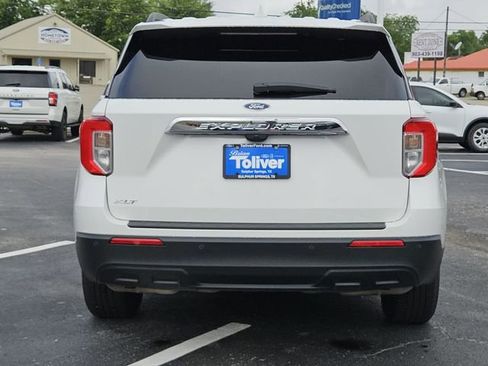 Used 2024 Ford Explorer XLT RWD image 9