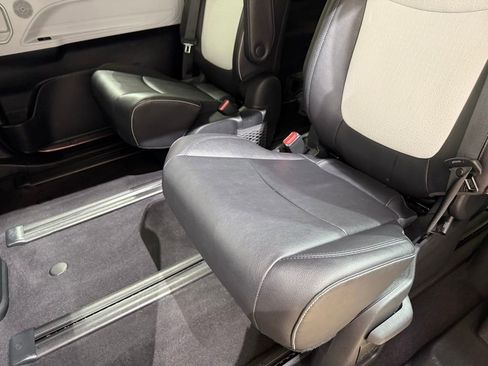 Certified 2025 Toyota Sienna XSE image 21