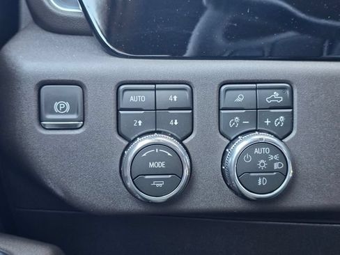 Used 2026 GMC Sierra 3500 SLT w/ SLT Premium Package AWD/4WD image 33