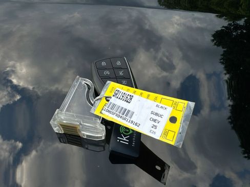 Used 2025 Chevrolet Suburban Premier RWD image 37