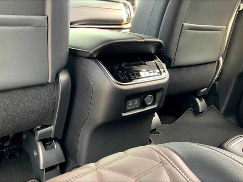 New 2025 Nissan Armada Platinum Reserve image 19