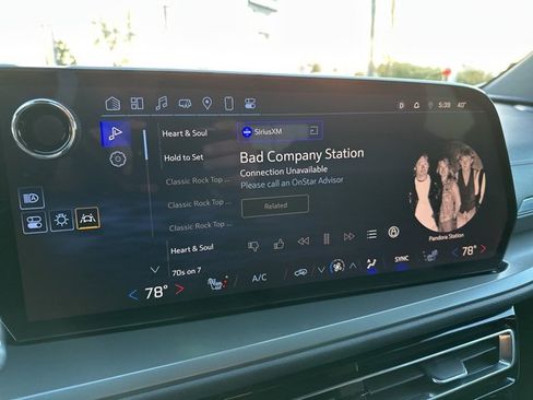 Used 2025 Chevrolet Traverse LT image 35