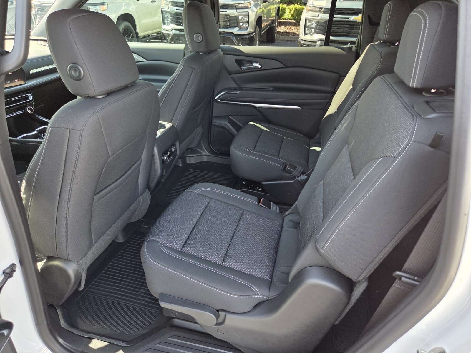 New 2027 Chevrolet Traverse LT w/ Driver Confidence Package FWD image 6