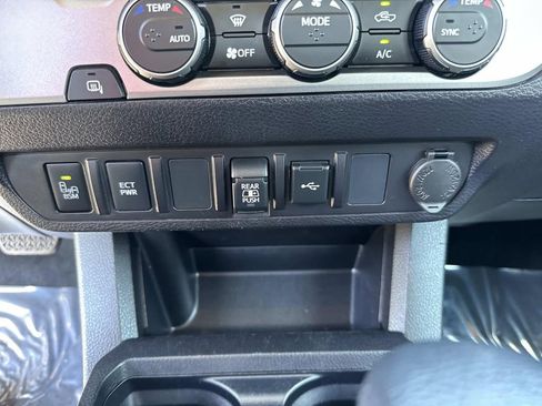 Used 2022 Toyota Tacoma SR5 w/ Technology Package RWD image 33