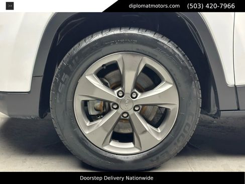 Used 2019 Jeep Cherokee Limited image 37