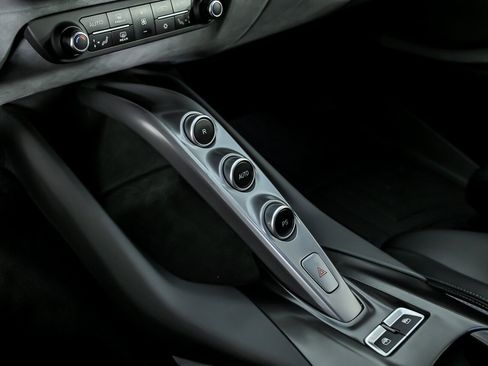 Used 2018 Ferrari 812 Superfast RWD image 35