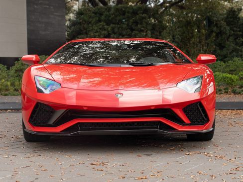 Used 2019 Lamborghini Aventador S image 6