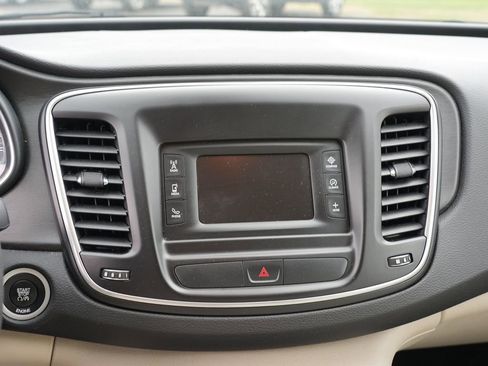 Used 2015 Chrysler 200 Limited FWD image 22