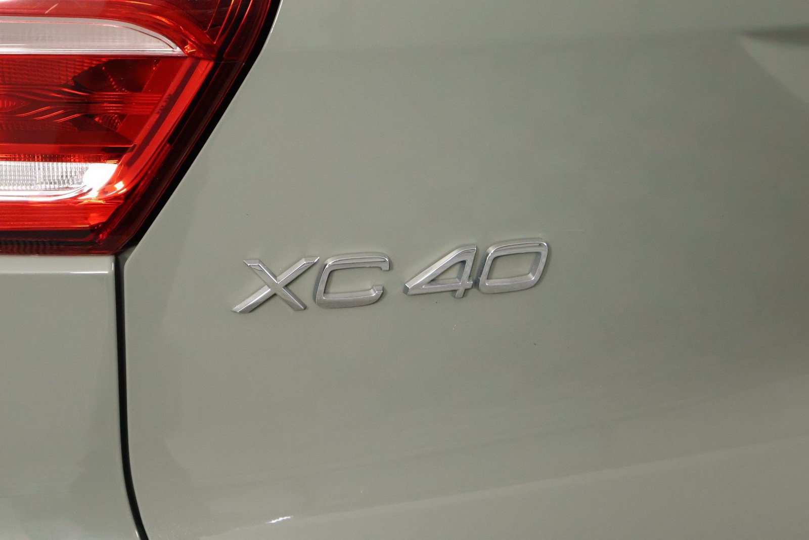 Used 2024 Volvo XC40 B5 Plus w/ Protection Package Premier AWD/4WD image 19