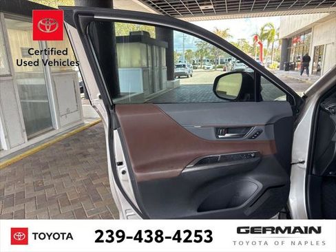 Certified 2024 Toyota Venza XLE image 17