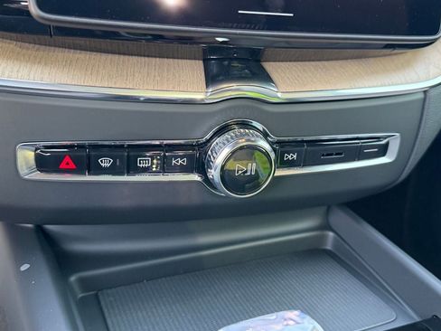 New 2027 Volvo XC60 B5 Plus AWD/4WD image 12