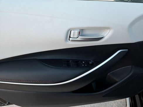 Used 2025 Toyota Corolla SE image 31