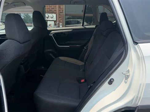 Used 2019 Toyota RAV4 LE FWD image 20