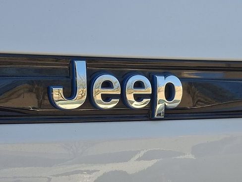 Used 2024 Jeep Grand Cherokee Limited 4xe AWD/4WD image 32