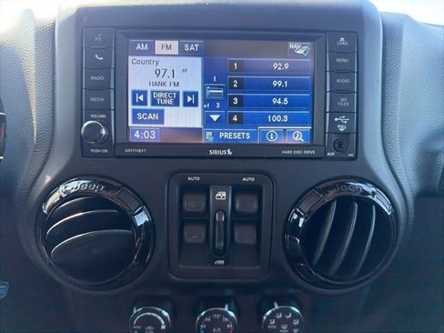 Used 2012 Jeep Wrangler Unlimited Sahara image 24