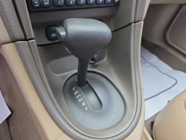 Used 2004 Ford Mustang Convertible RWD image 25