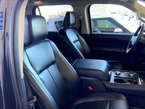 Certified 2024 Ford Expedition Max XLT image 7