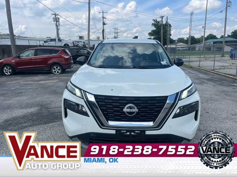 Used 2022 Nissan Rogue S FWD image 2