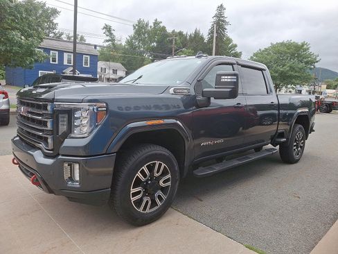 Used 2020 GMC Sierra 2500 AT4 w/ AT4 Premium Package image 3