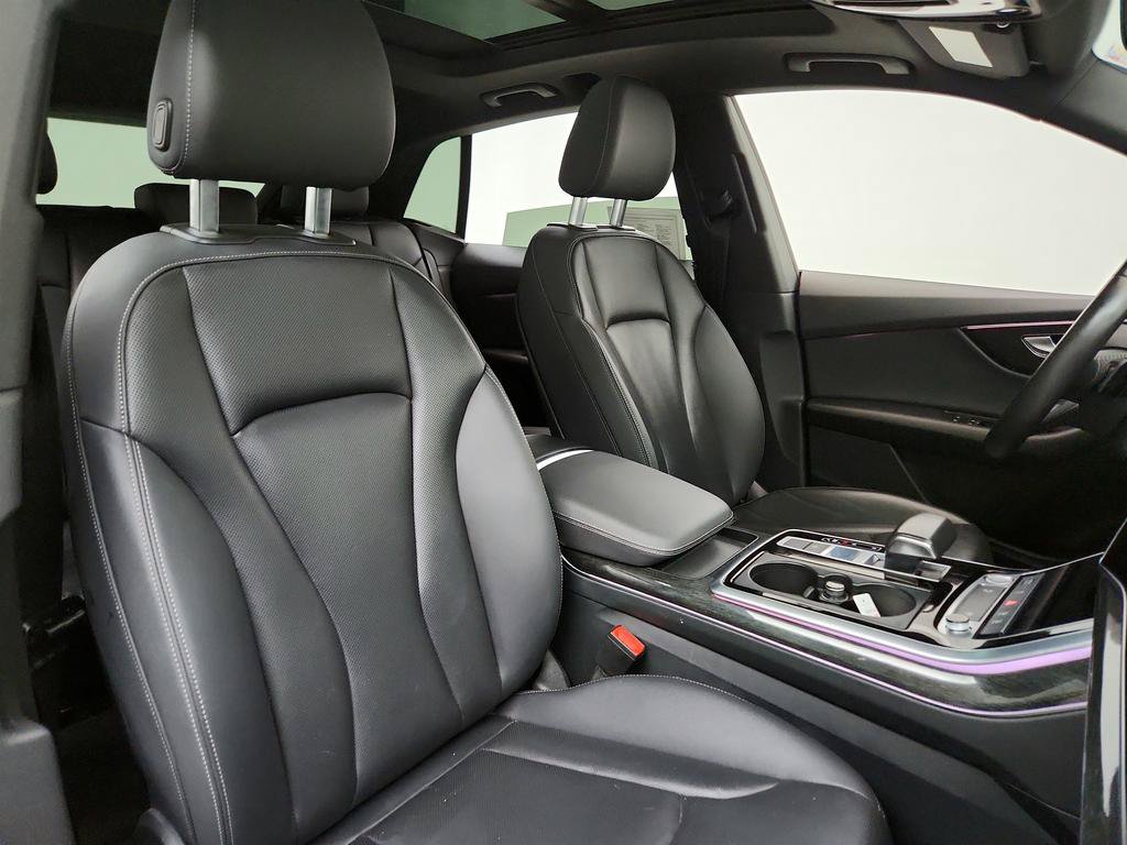 Used 2019 Audi Q8 Premium Plus w/ Premium Plus AWD/4WD image 27