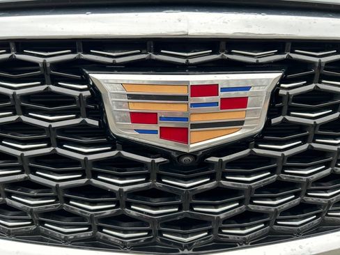 Used 2025 Cadillac XT4 Premium Luxury image 10