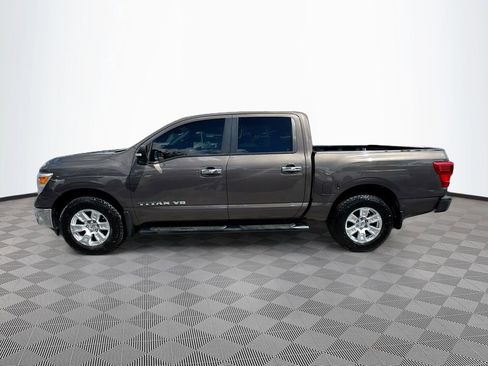 Used 2019 Nissan Titan SV w/ SV Convenience Package image 9
