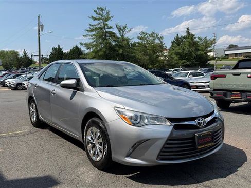 Used 2016 Toyota Camry LE FWD image 3
