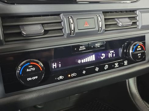 Used 2023 Nissan Pathfinder S image 35