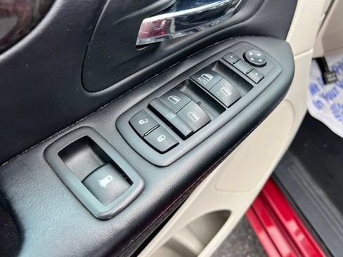 Used 2016 Dodge Grand Caravan SXT FWD image 22